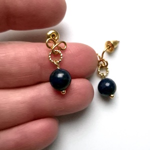 Cercei mici auriti cu margele de lapis lazuli  - bijuterii - cercei - cercei din pietre semiprețioase - Artynos.ro