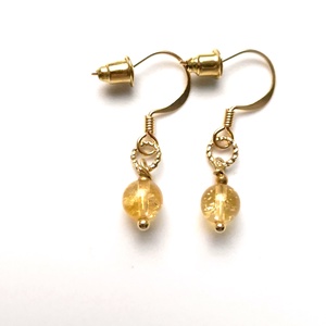 Cercei mici auriti cu margele de citrin  - Artynos.ro