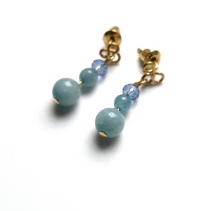 Cercei mici auriti cu margele de acvamarin  - bijuterii - cercei - cercei din pietre semiprețioase - Artynos.ro