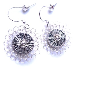 Cercei argintii mari rotunzi - bijuterii - cercei - cercei cu figurine - Artynos.ro