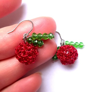 Cercei mici cireșe din sarma emailata si margele de sticla - bijuterii - cercei - cercei din mărgele - Artynos.ro