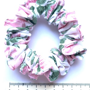 Scrunchie-elastic de par din bumbac cu trandafiri roz  - îmbrăcăminte și modă - accesorii păr - elastic de păr - Artynos.ro