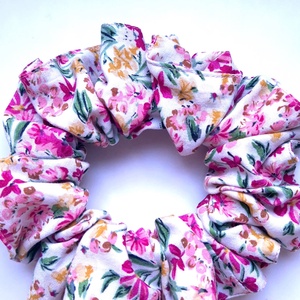 Scrunchie-elastic de par din bumbac cu flori mici roz  - Artynos.ro