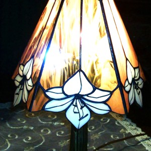 Lily aur voal tiffany lampă - casă & stil de viață - lămpi și corpuri de iluminat - lampă de masă - Artynos.ro