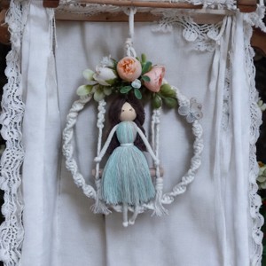 În așteptarea primăverii macramé doll decor de perete -  - Artynos.ro
