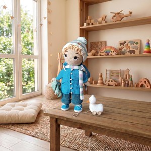 Papusa/baietel amigurumi unic, crosetat manual, cu haine schimbabile - Artynos.ro
