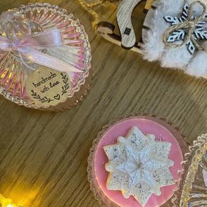 Lumânare parfumată Luxury Snowflake 65g - Artynos.ro