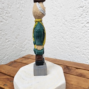 Jucarie din Lemn Soldațel Britanic Sculptat Manual pentru Copii - arte vizuale și accesorii  - sculptură - statuie lemn - Artynos.ro