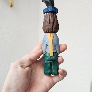 Jucarie din Lemn Fermier cu Pălărie Ciudată  - arte vizuale și accesorii  - sculptură - statuie lemn - Artynos.ro