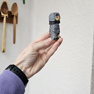 Soldățel cu Sabie din Lemn Sculptat si Pictat Manual - arte vizuale și accesorii  - sculptură - statuie lemn - Artynos.ro