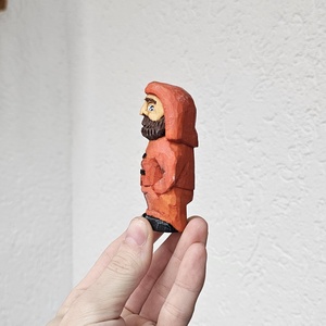 Jucarie din Lemn PESCAR MODERN cu Pelerină de Ploaie Pentru Copii - arte vizuale și accesorii  - sculptură - statuie lemn - Artynos.ro