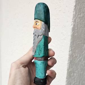 Jucarie din Lemn Vrăjitor cu Barba Lungă - arte vizuale și accesorii  - sculptură - statuie lemn - Artynos.ro