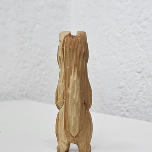 Ursuleț din Lemn � Sculptat și Pictat Manual - jucării și echipamente pentru copii - accesorii sport - accesorii pentru călărit - Artynos.ro