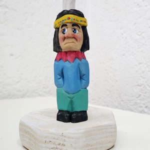 Indianul Talpa Iute-Figurina din Lemn Sculptata si Pictata Manual - Artynos.ro