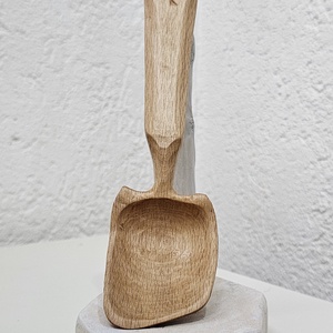 Lingura din Lemn de Fag cu Frunza Sculptata � Artizanala, Lucrata Manual - Artynos.ro