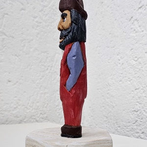Fermier cu Barbă � Figurină din Lemn Sculptată și Pictată Manual - arte vizuale și accesorii  - sculptură - statuie lemn - Artynos.ro