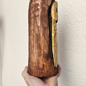 Bufniță din Lemn de Brad � Sculptată și Pictată Manual - arte vizuale și accesorii  - sculptură - sculpturi și figurine din ceramică - Artynos.ro