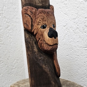 Urs Ieșind din Copac � Sculptură din Lemn de Brad Sculptată și Pictată Manual - arte vizuale și accesorii  - sculptură - sculptură din piatră - Artynos.ro