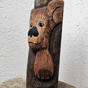 Urs Ieșind din Copac � Sculptură din Lemn de Brad Sculptată și Pictată Manual - arte vizuale și accesorii  - sculptură - sculptură din piatră - Artynos.ro