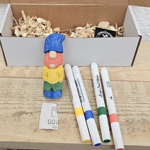 Pachet Creativ � Gnom din Lemn Sculptat Manual + Carioci Acrilice - jucării și echipamente pentru copii - accesorii sport - accesorii pentru alte jocuri și sporturi - Artynos.ro