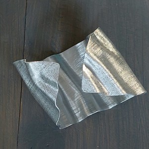 Cercei, brățară și inel cu petale speciale din aluminiu - bijuterii - seturi de bijuterii - Artynos.ro Cercei, brățară și inel cu petale speciale din aluminiu - bijuterii - seturi de bijuterii - Artynos.ro