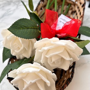 Trandafir din baza de sapun, Igiena si Infrumusetare, Sapunuri si articole de igiena, Sapun artizanal, Aranjament de flori, ARTYNOS