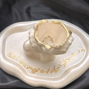 Set cadou recipient si tava din ceramica cu foita aurie - arte vizuale și accesorii  - sculptură - sculpturi și figurine din ceramică - Artynos.ro