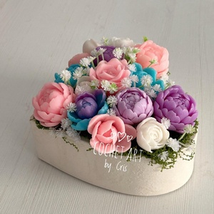 Aranjament inima din ceramica si flori parfumate din baza de sapun - casă & stil de viață - decorațiuni de casă - accesorii florale - cutii cu flori - Artynos.ro
