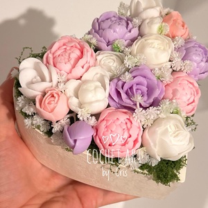 Aranjament inima din ceramica si flori parfumate din baza de sapun - casă & stil de viață - decorațiuni de casă - accesorii florale - cutii cu flori - Artynos.ro