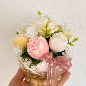 Aranjament flori de sapun in recipient ceramic - Artynos.ro