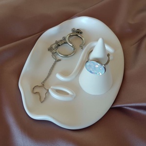 Tava decorativa Fata abstracta � 14.5 � 10 cm, Casa & Stil de viata, Decoratiuni de casa, Decoratiuni de masa si rafturi, Decoratiuni de masa, Ceramica, ARTYNOS