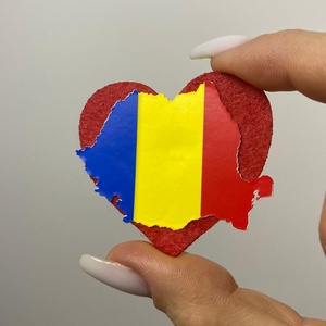 Martisor brosa - Steagul Romaniei, Bijuterii, Martisor, Arta de hartie, ARTYNOS