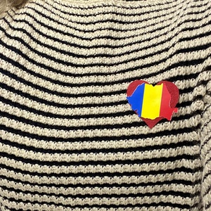 Mărțișor broșă - Steagul României - bijuterii - mărțișor - Artynos.ro