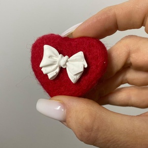 Martisor brosa � Inima cu fundita - Artynos.ro