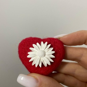 Martisor brosa � Inima cu margareta - Artynos.ro