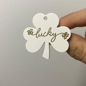 Martisor brosa - forma de trifoi - Lucky - Artynos.ro