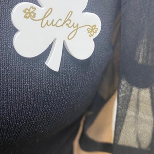 Mărțișor broșă - formă de trifoi - Lucky - bijuterii - mărțișor - Artynos.ro