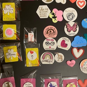 Mărțișor broșă - formă de trifoi - Lucky - bijuterii - mărțișor - Artynos.ro