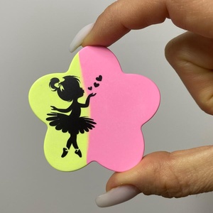 Mărțișor broșă - formă de floare - Balerina mica - bijuterii - mărțișor - Artynos.ro