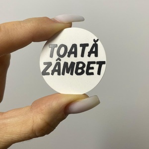 Mărțișor broșă - 3.5 cm - Toată zâmbet - Artynos.ro