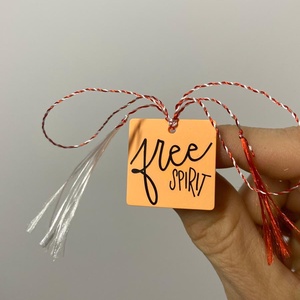 Martisor brosa free spirit � suport patrat 2 cm, Bijuterii, Martisor, Ceramica, ARTYNOS