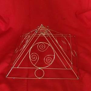 Piramida radionica cu cele patru elemente - casă & stil de viață - accesorii pentru decorat casa - decorațiuni cu tematică spirituală - mandala - Artynos.ro