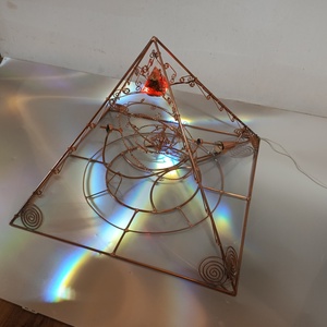 Piramida cinematica cu proprietati energetice - casă & stil de viață - accesorii pentru decorat casa - decorațiuni cu tematică spirituală - piramida de orgonit - Artynos.ro