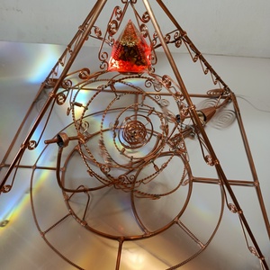 Piramida cinematica cu proprietati energetice - casă & stil de viață - accesorii pentru decorat casa - decorațiuni cu tematică spirituală - piramida de orgonit - Artynos.ro