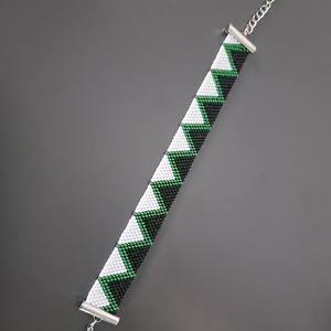 Bratara Miyuki Handmade Alb Mat, Verde Smarald si Negru, Model Geometric Zigzag - Artynos.ro