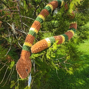 Amigurumi plush șarpe: Brown - jucării și echipamente pentru copii - plușuri - Artynos.ro