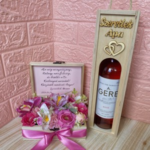 Bun venit pentru cuplu - cutie de flori + suport pentru vin, , , Un cadou din inima!

Ziua nuntii tale este o amintire care va dura o viata intreaga si nu exista o ..., ARTYNOS