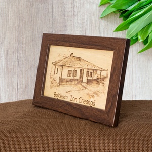 Tablou suvenir din lemn, gravat, Bojdeuca lui Ion Creanga, Iasi, dimensiune 10/15 cm, rama inclusa - casă & stil de viață - decorațiuni de casă - picturi murale - artă de perete din lemn - Artynos.ro