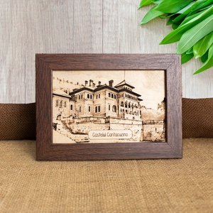 Tablou suvenir din lemn, gravat, Castelul Cantacuzino, Busteni, dimensiune 10 x 15 cm, rama inclusa, Casa & Stil de viata, Decoratiuni de casa, Picturi murale, Arta de perete din lemn, Fotografie, grafica, desen, ilustratie, Gravare, pirogravura, ARTYNOS