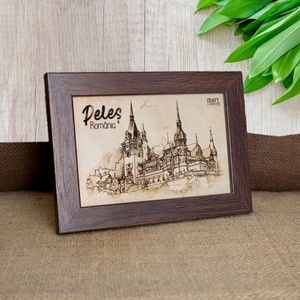 Tablou suvenir, gravat pe lemn, Peles, dimensiune 10/15 cm, rama inclusa - casă & stil de viață - decorațiuni de casă - picturi murale - artă de perete din lemn - Artynos.ro